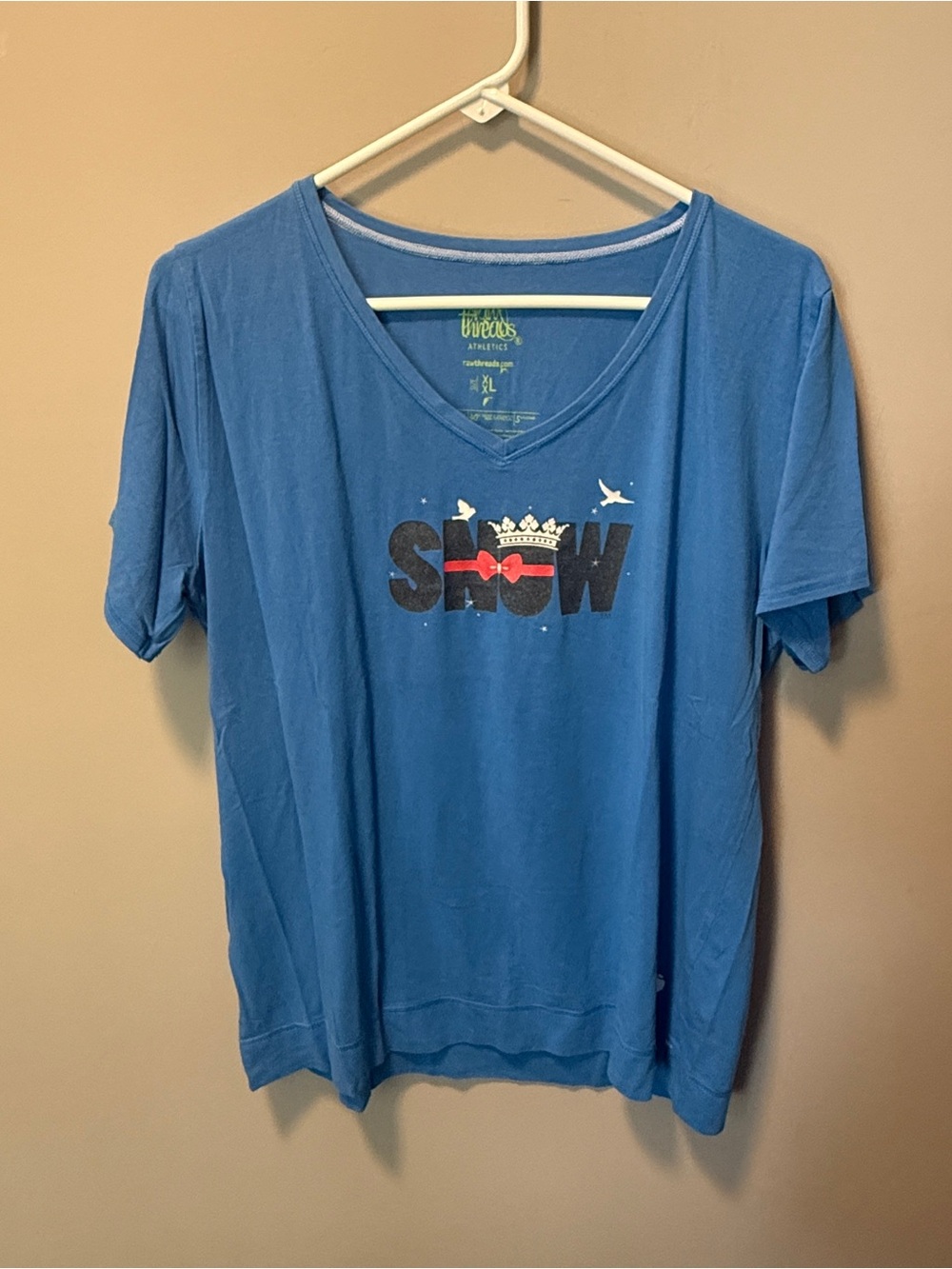 Raw Threads V-Neck Tee with 'SNOW' Design - XXL
